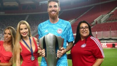 Σύζυγος Σα σε οπαδούς: «Χθες έχασε τη γιαγιά του - Να έχετε πιο καλή μνήμη για την προσφορά του» Σύζυγος Σα σε οπαδούς: «Χθες έχασε τη γιαγιά του - Να έχετε πιο καλή μνήμη για την προσφορά του»