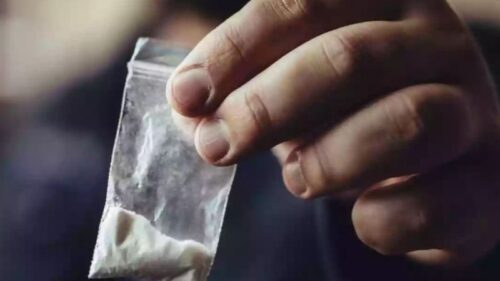 «Είχε τις ουσίες για προσωπική χρήση» – Τι λέει στο MEGA συνεργάτης του τραγουδιστή που συνελήφθη