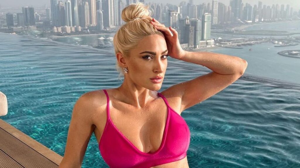 Ιωάννα Τούνη: Η ρομαντική έκπληξη στη Σαουδική Αραβία με κόκκινα μπαλόνια και «Σ’ αγαπώ» από ροδοπέταλα