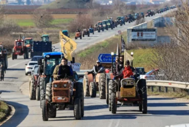 Οι αγρότες κλιμακώνουν τις κινητοποιήσεις τους με 18 μπλόκα σε όλη τη χώρα και καθημερινούς αποκλεισμούς δρόμων