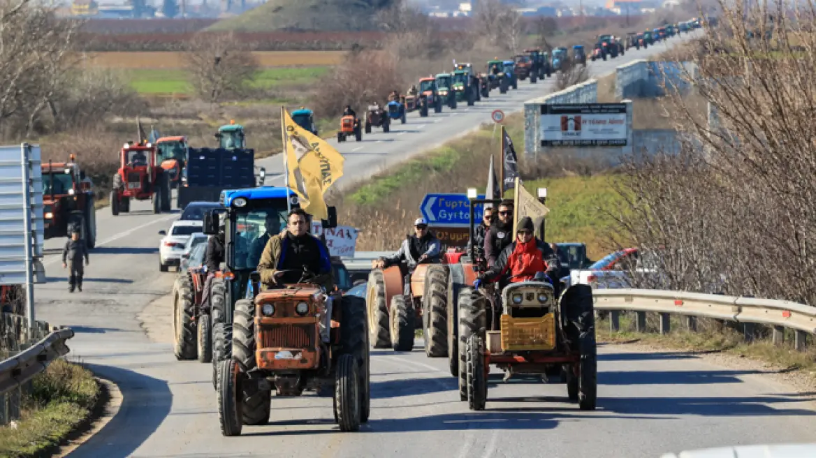 Οι αγρότες κλιμακώνουν τις κινητοποιήσεις τους με 18 μπλόκα σε όλη τη χώρα και καθημερινούς αποκλεισμούς δρόμων Οι αγρότες κλιμακώνουν τις κινητοποιήσεις τους με 18 μπλόκα σε όλη τη χώρα και καθημερινούς αποκλεισμούς δρόμων