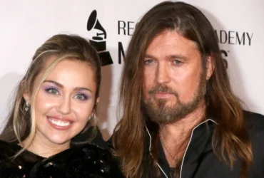 Μάιλι Σάιρους: Δεν ενδιαφέρεται να αποκαταστήσει τη σχέση της με τον πατέρα της, Μπίλι Ρέι