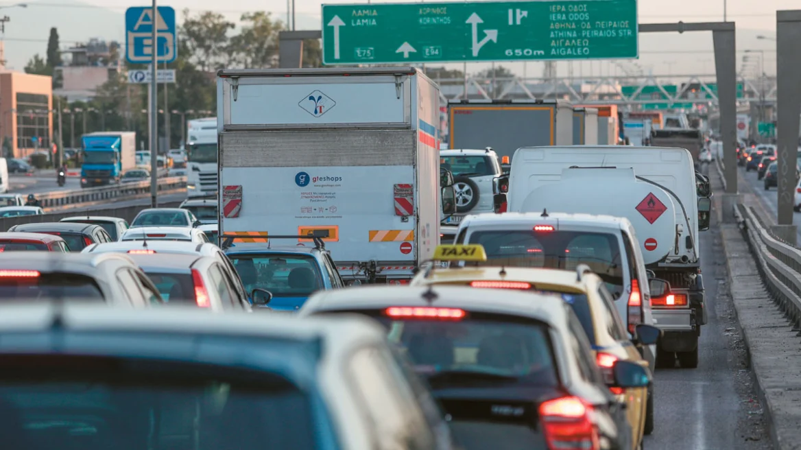 Κίνηση τώρα: Στο «κόκκινο» ο Κηφισός και η Μεσογείων - Μεγάλες καθυστερήσεις στην Αττική Οδό Κίνηση τώρα: Στο «κόκκινο» ο Κηφισός και η Μεσογείων - Μεγάλες καθυστερήσεις στην Αττική Οδό