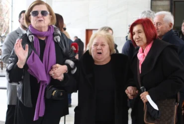 Ιάσων Τριανταφυλλίδης: Συντετριμμένη η μητέρα του στην κηδεία του - «Τα τελευταία του λόγια ήταν ''μαμά μου σε αγάπησα πολύ''»