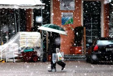 Κακοκαιρία Coral: Πώς θα κινηθεί τις επόμενες ώρες - Δείτε βίντεο από τα χιόνια σε Πάρνηθα, Εύβοια, Λέσβο