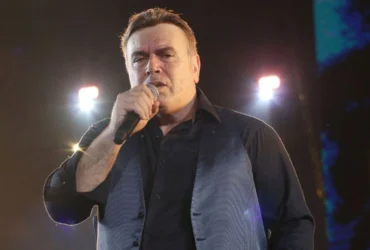 Πέθανε ο τραγουδιστής Μανώλης Λιδάκης σε ηλικία 65 ετών