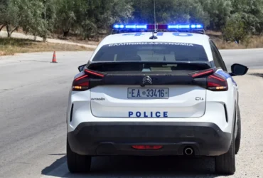 Αυτοκίνητο έπεσε σε γκρεμό στο Αλεποχώρι Μεγάρων Αττικής - Σπεύδουν δυνάμεις της πυροσβεστικής στην περιοχή