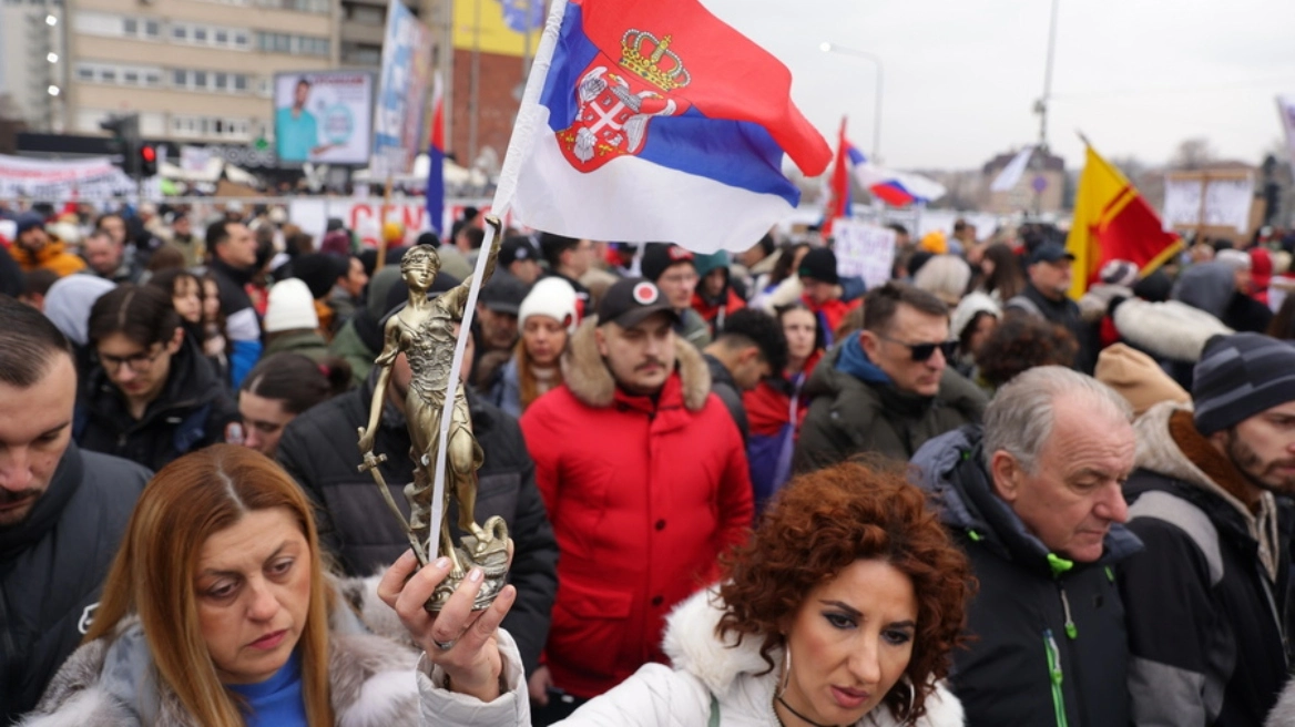 Σερβία: Δεκάδες χιλιάδες φοιτητές και πολίτες κρατούν αποκλεισμένη την πόλη του Κραγκούγεβατς Σερβία: Δεκάδες χιλιάδες φοιτητές και πολίτες κρατούν αποκλεισμένη την πόλη του Κραγκούγεβατς