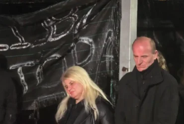 Εκδήλωση στη μνήμη της Κλαούντια Λάτα στον σιδηροδρομικό σταθμό της Λάρισας – Δείτε βίντεο και φωτογραφίες