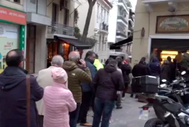 Καθαρά Δευτέρα 2025: Ουρές από τα ξημερώματα στους φούρνους για την παραδοσιακή λαγάνα