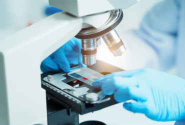 Πέθανε ο Αθανάσιος Φάσσας, ο γιατρός που σηματοδότησε την εξέλιξη της αιματολογίας στην Ελλάδα