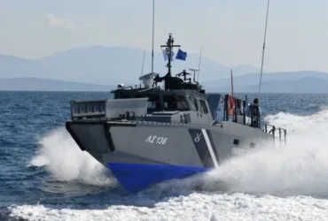 Καταδίωξη στο Φαρμακονήσι: Διακινητές αποβίβασαν 22 μετανάστες και συνελήφθησαν από τις αρχές