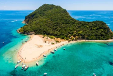 Oικοδομικές εργασίες στο Μαραθωνήσι καταγγέλλουν περιβαλλοντικές οργανώσεις - Σε κίνδυνο οι χελώνες καρέτα-καρέτα