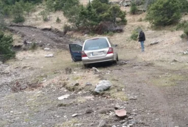 Νεκροφόρα εγκλωβίστηκε σε χωριό στα Άγραφα λόγω του GPS - Η οικογένεια περίμενε για την κηδεία