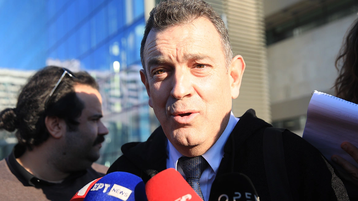 Ελεύθερος αφέθηκε ο Νίκος Παπαδόπουλος της Νίκης - Δεν αποτελεί κακούργημα ο βανδαλισμός στην Πινακοθήκη