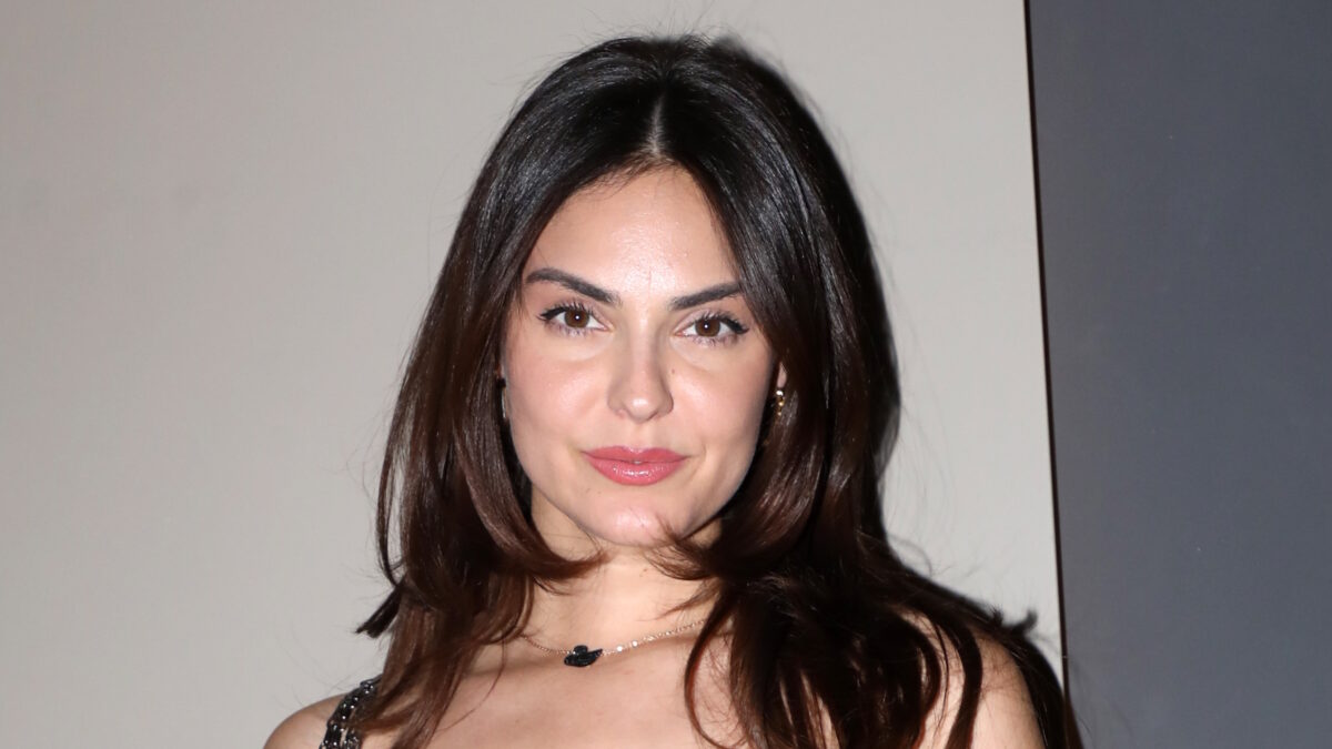 Η Βρισηίδα Ανδριώτου εξηγεί γιατί πολλές γυναίκες κοιτάζουν μεγαλύτερους: «Ο ρομαντικός εξαφανίστηκε»