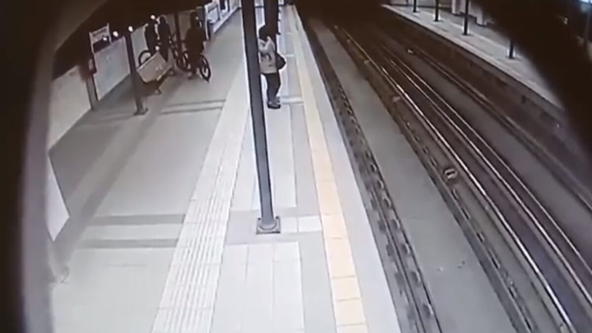 Βίντεο ντοκουμέντα με τη δράση συμμορίας ανηλίκων που άρπαζε αλυσίδες από τους λαιμούς περαστικών