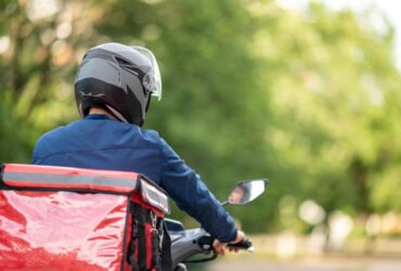 Πύργος: Πεινασμένοι ληστές προσπάθησαν να κλέψουν παραγγελίες φαγητού από ντελιβερά