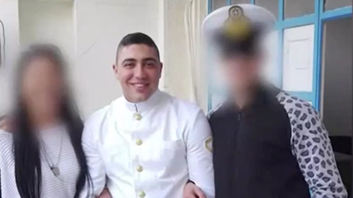 Λέσβος: «Όλα δείχνουν αυτοκτονία» για τον 29χρονο λιμενικό που βρέθηκε απαγχονισμένος – Θρήνος στην κηδεία