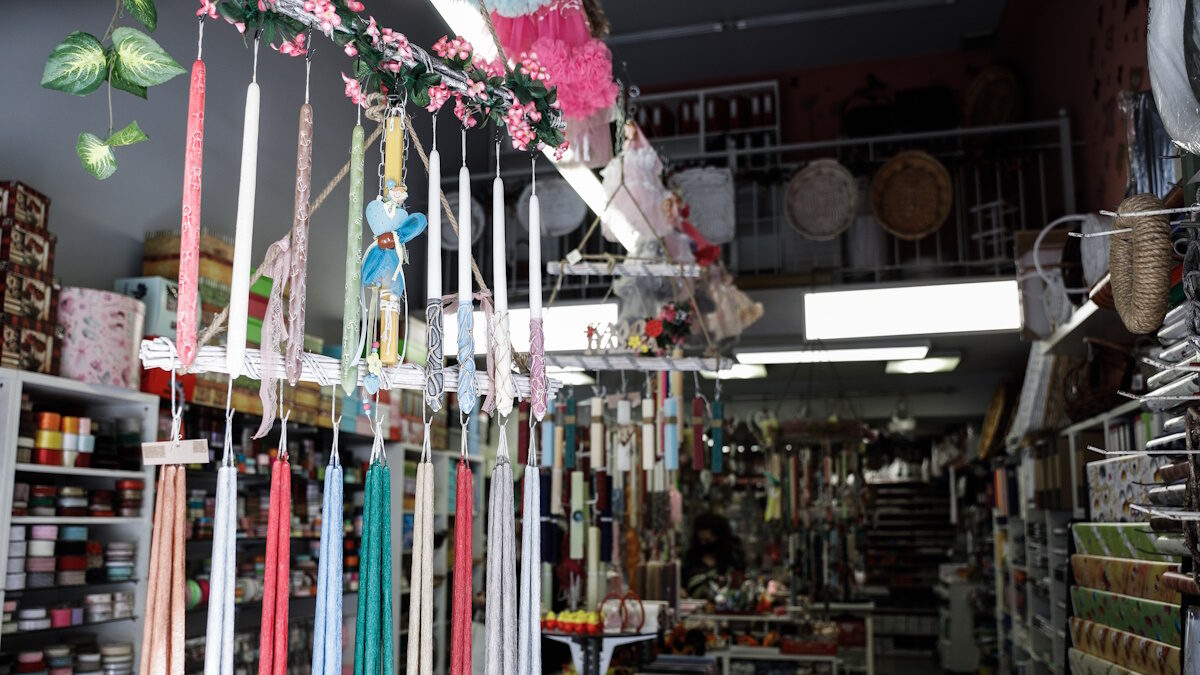 Εορταστικό ωράριο Πάσχα 2025: Τι ώρα ανοίγουν και τι ώρα κλείνουν σήμερα τα μαγαζιά – Τι ισχύει με τα σούπερ μάρκετ