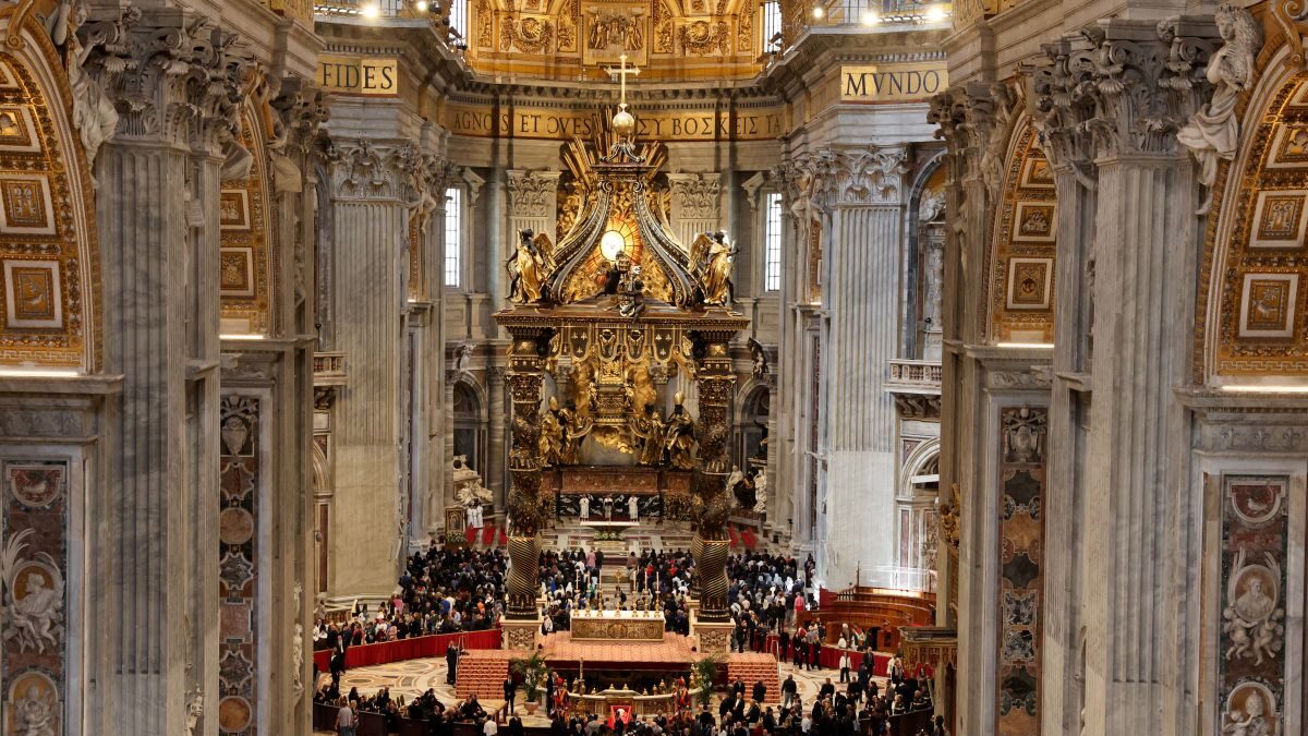 Κηδεία Πάπα Φραγκίσκου: Ποιος θα κάτσει και πού – Με αλφαβητική σειρά τα καθίσματα και με αυστηρό dress code