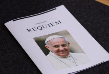 Βατικανό: 133 και επίσημα οι καρδινάλιοι που θα εκλέξουν Ποντίφικα – Ο Πάπας Φραγκίσκος είχε δώσει ειδική άδεια