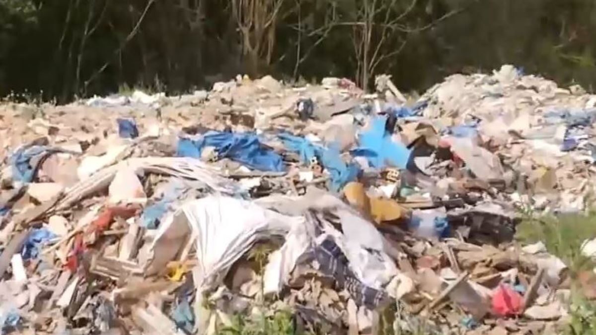 Μενίδι: Λόφοι απορριμμάτων από το Τζάνειο στην κοίτη του Κηφισού – Συγκλονιστικές εικόνες Μενίδι: Λόφοι απορριμμάτων από το Τζάνειο στην κοίτη του Κηφισού – Συγκλονιστικές εικόνες