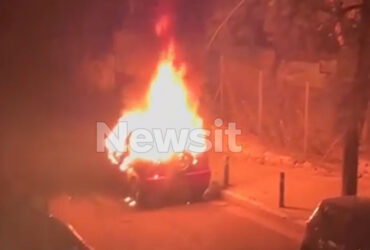 Μετς: Βίντεο ντοκουμέντο από τη στιγμή που το αυτοκίνητο έχει αρπάξει φωτιά