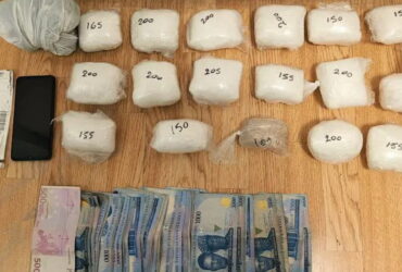 Συνελήφθη 55χρονος για διακίνηση ναρκωτικών στο «Ελ. Βενιζέλος» – Έκρυψε 2,8 κιλά κοκαΐνης σε σακούλες με αποξηραμένες γαρίδες