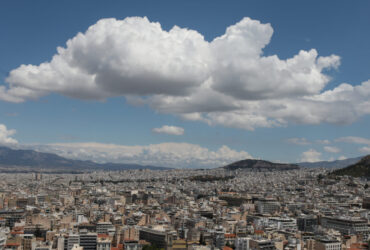 Μεγαλώνει η ψαλίδα τιμών και μισθών: Η στέγαση απομακρύνεται από τον μέσο Έλληνα