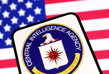 Washington Post: Ο Τραμπ αποψιλώνει τη CIA και άλλες υπηρεσίες πληροφοριών