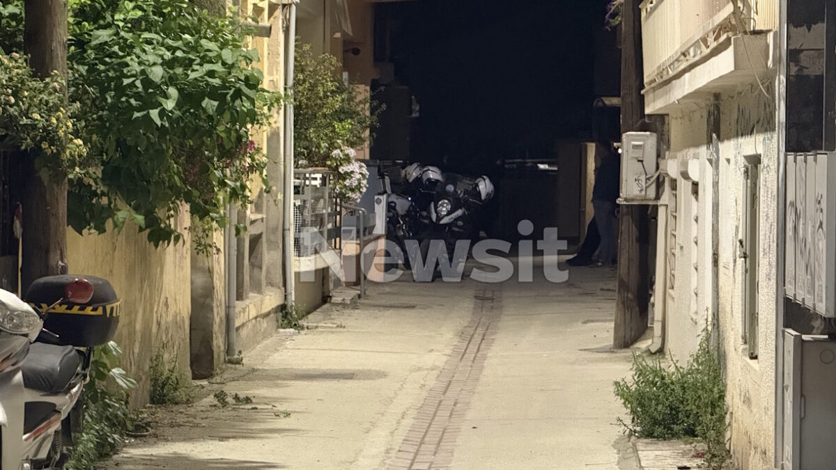 Λάρισα: «Ακούγονταν φωνές για βοήθεια» λένε γείτονες της οικογένειας για την δολοφονία της 52χρονης από τον γιό της Λάρισα: «Ακούγονταν φωνές για βοήθεια» λένε γείτονες της οικογένειας για την δολοφονία της 52χρονης από τον γιό της