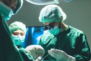 Δωρεάν χειρουργεία σε ιδιωτικά νοσοκομεία: Ξεκινά η αποστολή SMS στους ασθενείς – Πώς θα κλείσετε ραντεβού