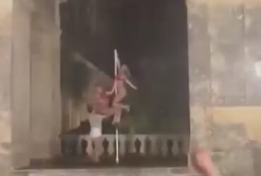 Κέρκυρα: Ένοχες οι διοργανώτριες, αθώες οι 3 τουρίστριες για το pole dancing στα Παλαιά Ανάκτορα