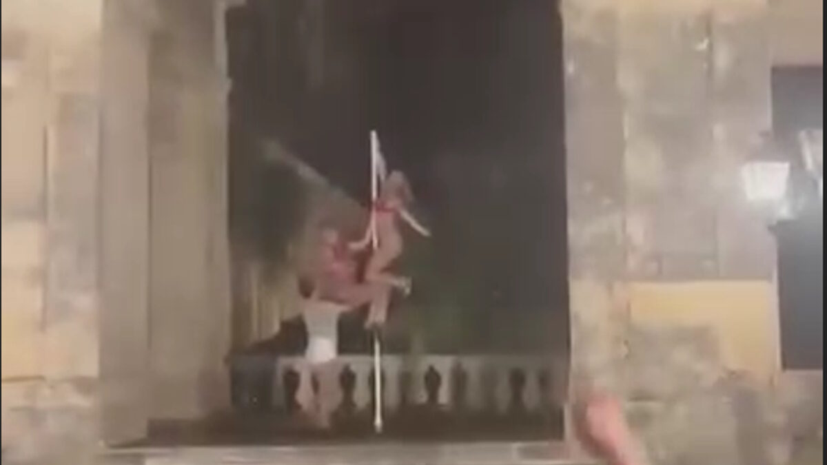 Κέρκυρα: Ένοχες οι διοργανώτριες, αθώες οι 3 τουρίστριες για το pole dancing στα Παλαιά Ανάκτορα