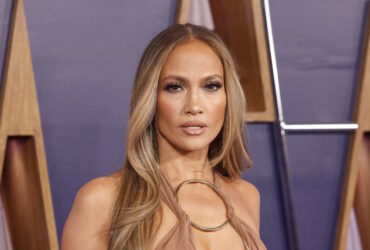 Τζένιφερ Λόπεζ: Εικόνες από την εντυπωσιακή της εμφάνιση στα American Music Awards