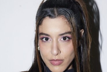 Μαρίνα Σάττι: Κυκλοφορεί νέο τραγούδι και ετοιμάζεται για καλοκαιρινή περιοδεία