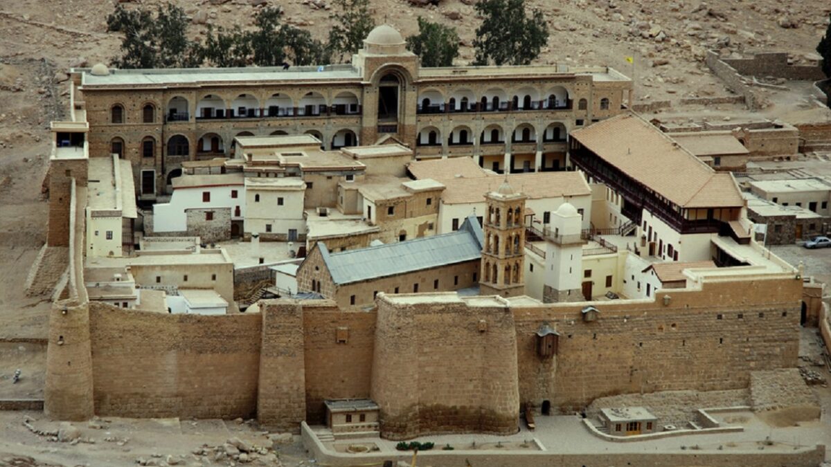 Μονή Σινά: Τι σηματοδοτεί το κλείσιμο του ιστορικού μοναστηριού και η δήμευση της περιουσίας του