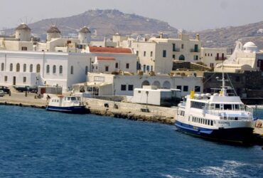 Αναστάτωση στο λιμάνι της Μυκόνου: Το Super Express χτύπησε σε ρυμουλκό και στην προβλήτα