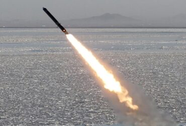 Η Βόρεια Κορέα εκτοξεύει βαλλιστικούς πυραύλους προς τη Θάλασσα της Ιαπωνίας