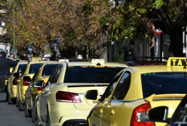 Μοναστηράκι: Οδηγοί ταξί απειλούν τους συναδέλφους τους για να πάρουν τις πιο μακρινές κούρσες – «Θα σε μαχαιρώσω»