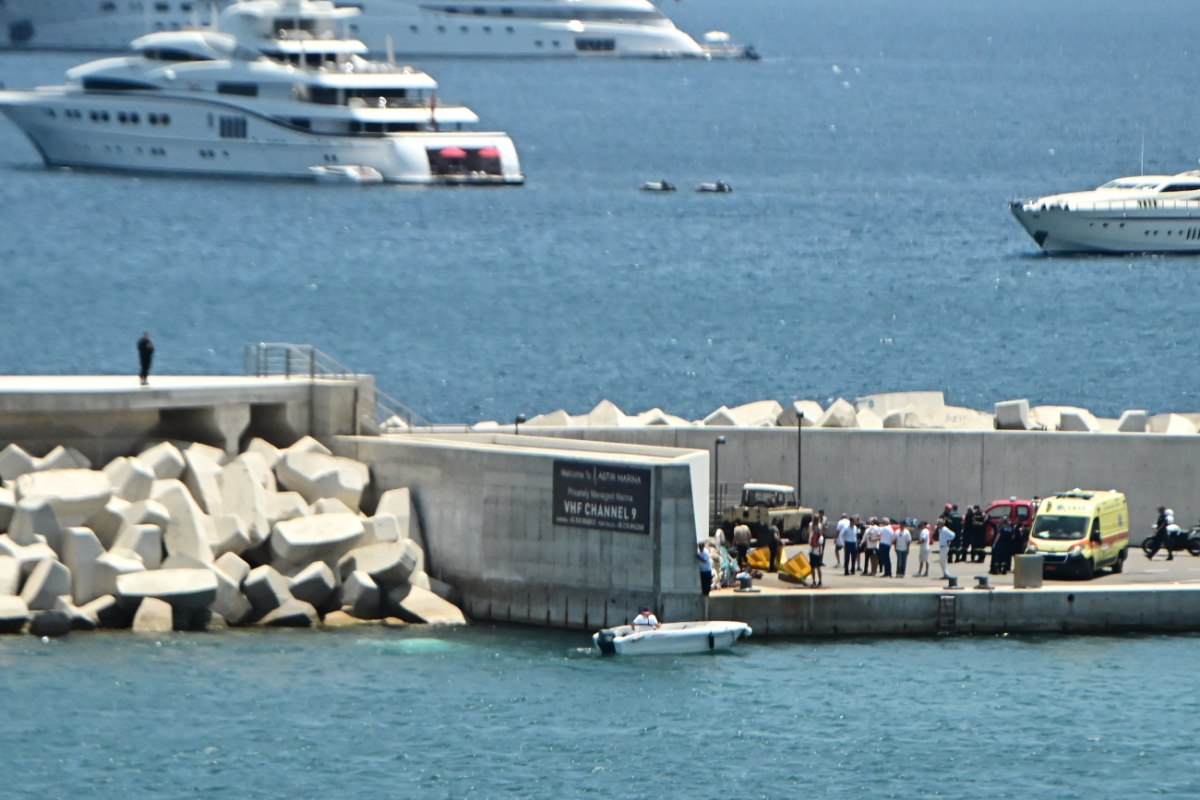 Βουλιαγμένη: «Υπήρχε μια μυρωδιά από κάποιο καύσιμο» – Τι λέει αυτόπτης μάρτυρας Βουλιαγμένη: «Υπήρχε μια μυρωδιά από κάποιο καύσιμο» – Τι λέει αυτόπτης μάρτυρας