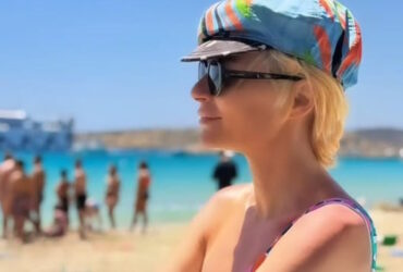 Η Έλενα Χριστοπούλου ανέμελη στην παραλία, μετά την ανακοίνωση του γάμου της Ηλιάνας Παπαγεωργίου