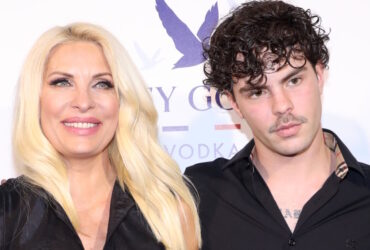 Άγγελος Λάτσιος: Ο γιος της Ελένης Μενεγάκη ανοίγει εστιατόριο στην Άνδρο