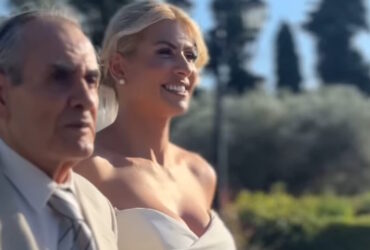 Σε πελάγη ευτυχίας η Ευρυδίκη Παπαδοπούλου – Βάφτισε τον 8 μηνών γιο της μετά τον γάμο