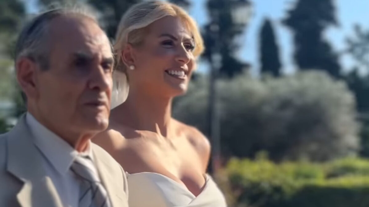 Σε πελάγη ευτυχίας η Ευρυδίκη Παπαδοπούλου – Βάφτισε τον 8 μηνών γιο της μετά τον γάμο