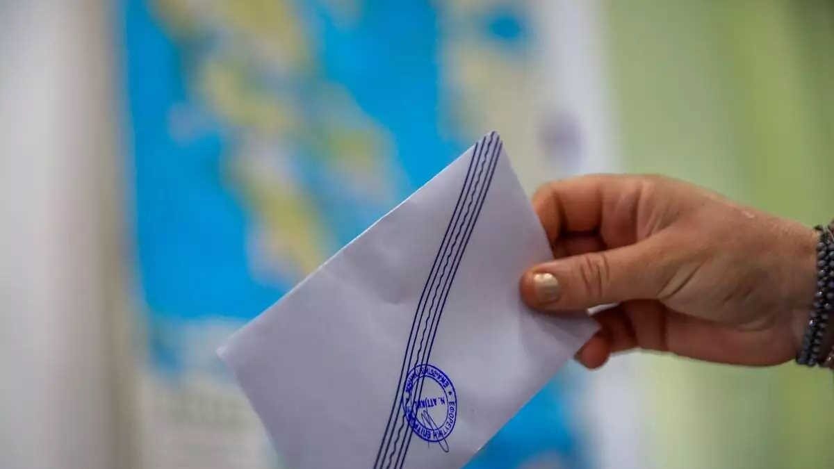 Η μεγάλη δημοσκόπηση της Metron Analysis για το MEGA- Ποια τα ποσοστά των κομμάτων στην πρόθεση και την εκτίμηση ψήφου