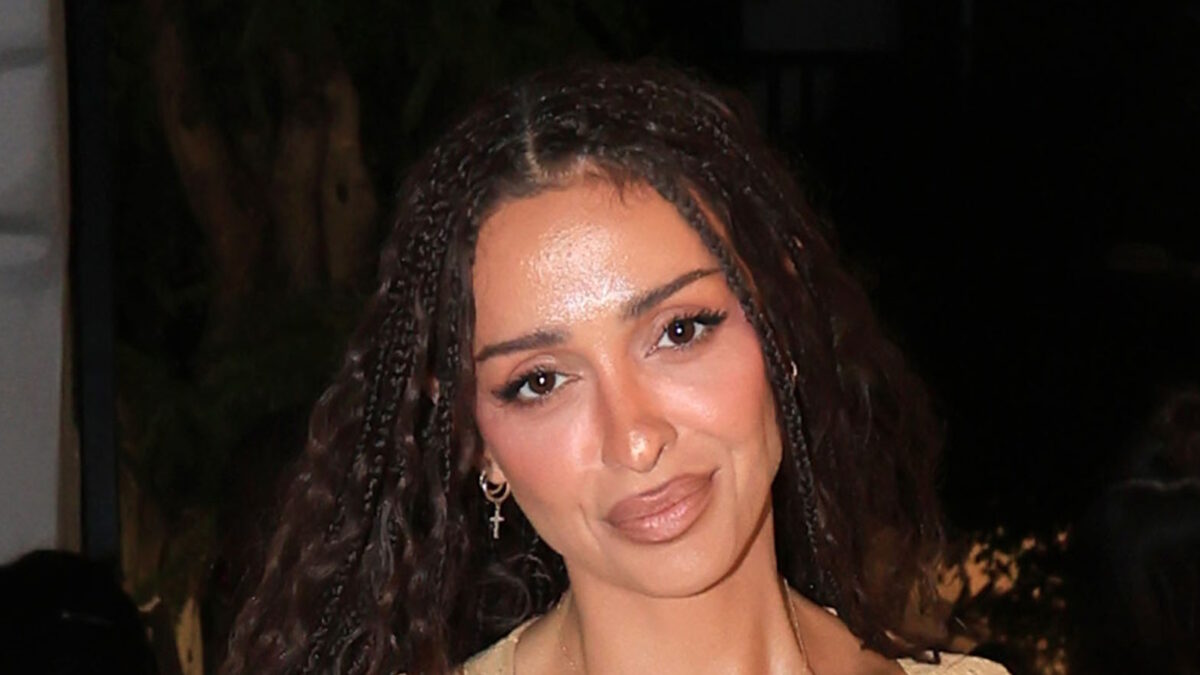 Ελένη Φουρέιρα: Ανανεωμένη στη Μύκονο με νέο look που εντυπωσίασε μικρούς και μεγάλους Ελένη Φουρέιρα: Ανανεωμένη στη Μύκονο με νέο look που εντυπωσίασε μικρούς και μεγάλους