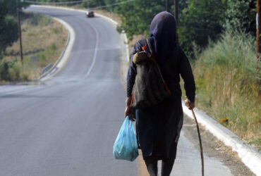 Ηλικιωμένη στη Νέα Πεντέλη πήρε στο κυνήγι ληστή και τον χτύπησε με έναν κουβά