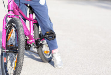 Μενίδι: 9χρονη παρασύρθηκε από αυτοκίνητο ενώ έκανε ποδήλατο